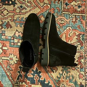 VIONIC Brighton Water Repellent Boots Like New